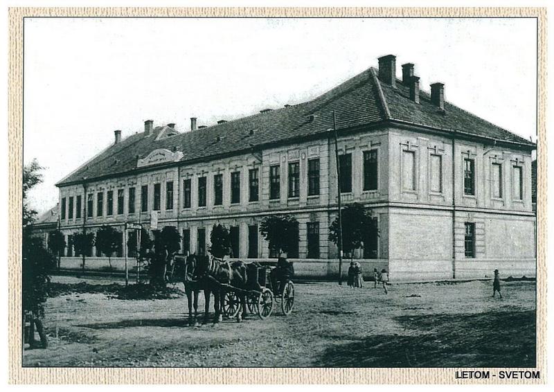 Škola pred vlakovou stanicou